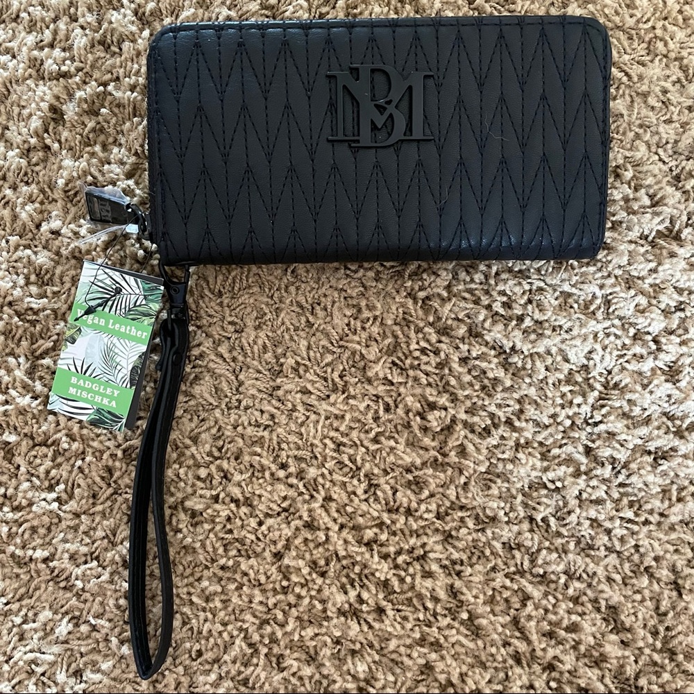 Badgley Mischka Wristlet Wallet - BRAND NEW WITH TAGS